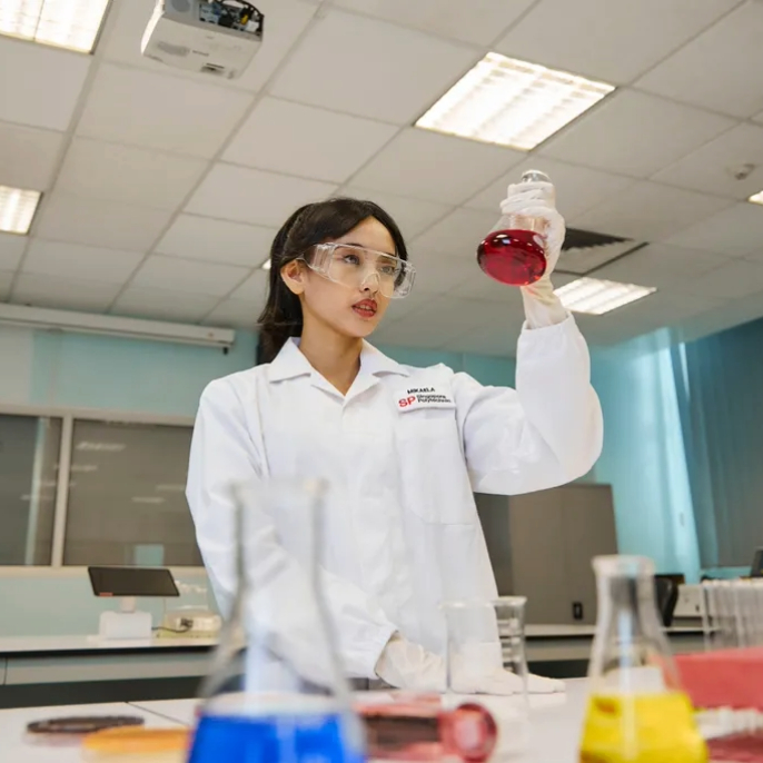 CLS-DAPC Student Looking at Chemical Mixture-v01