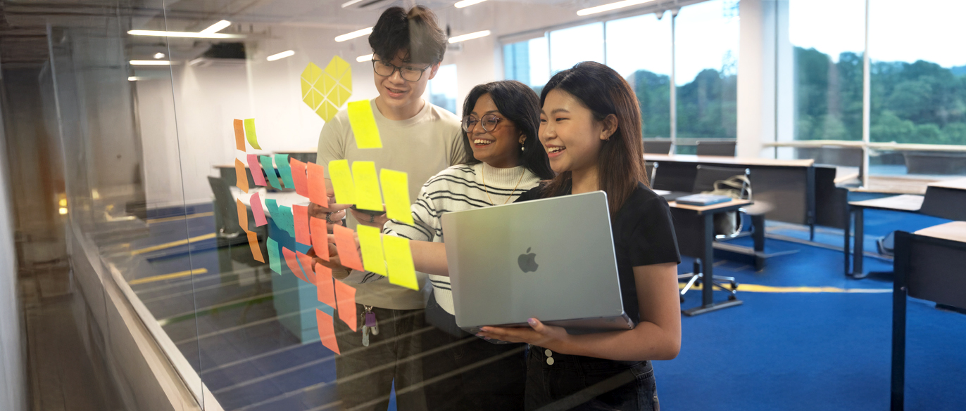 xpd students with post-its